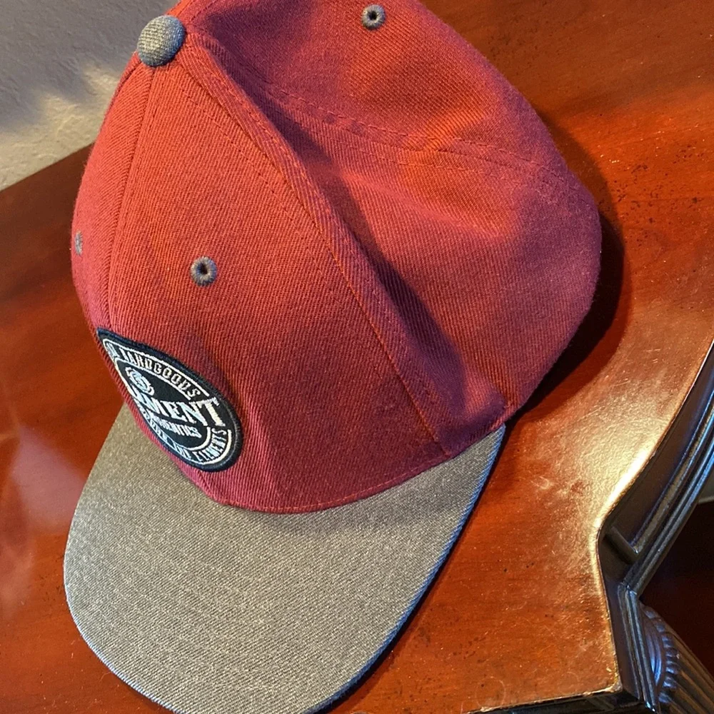 Element authentic cut2266P style MAHTIBAL burgundy and gray sizeOSFA